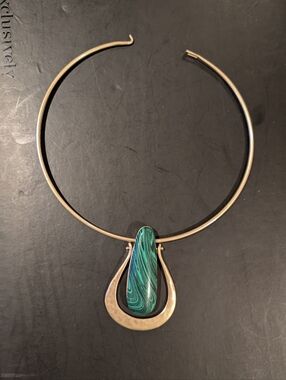 Gold-Tone Collar Necklace with Green Malachite Pendant